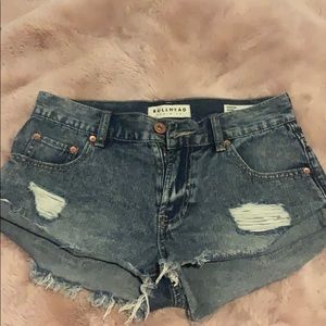 Bullhead, Distressed shorts